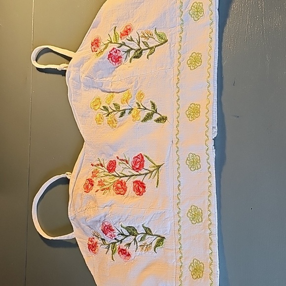 Shein Crop Top With Enbroidery. Size 2. Completly Lined. White. - Picture 1 of 8